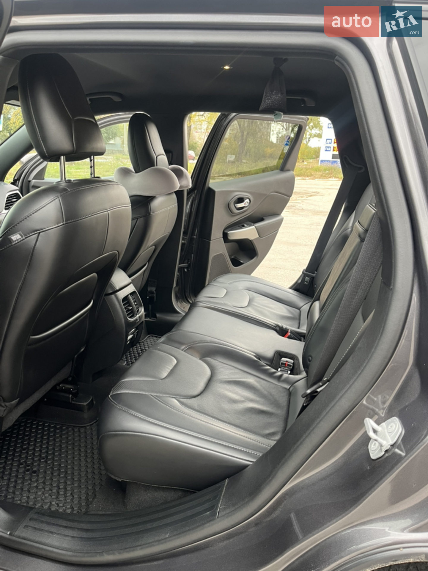 2019 Jeep Cherokee - мініатюра 11
