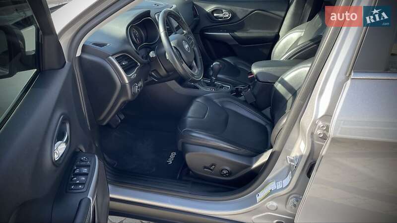 Внедорожник / Кроссовер Jeep Cherokee 2018 в Ивано-Франковске