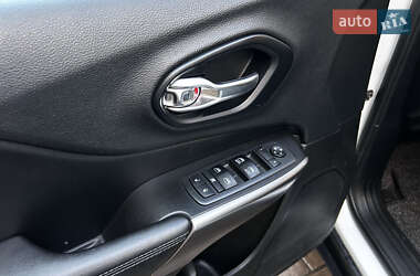 Внедорожник / Кроссовер Jeep Cherokee 2019 в Дубно