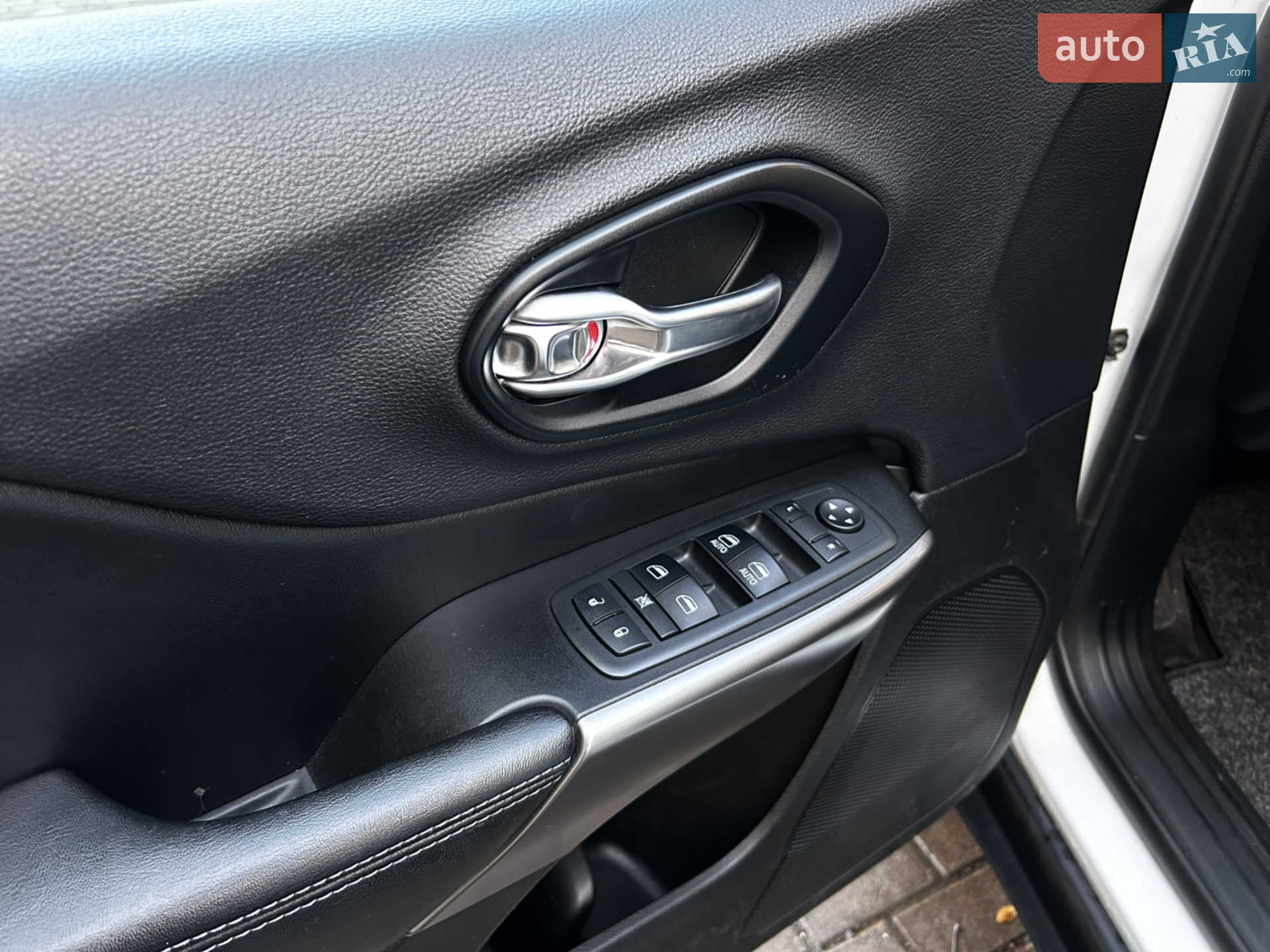 2019 Jeep Cherokee - мініатюра 14
