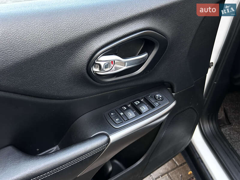 Позашляховик / Кросовер Jeep Cherokee 2019 в Дубні