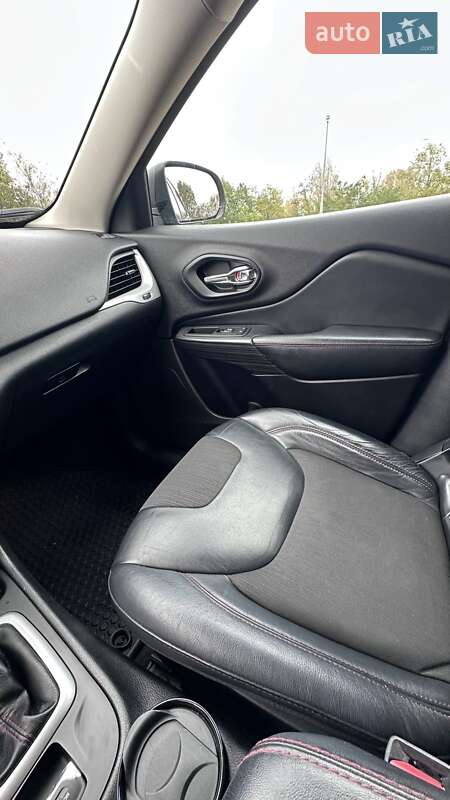 Внедорожник / Кроссовер Jeep Cherokee 2017 в Житомире