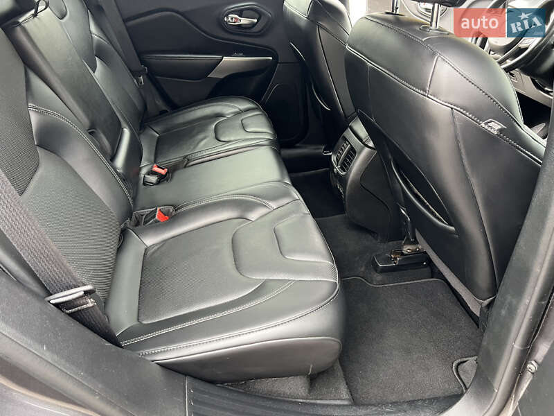 Внедорожник / Кроссовер Jeep Cherokee 2019 в Чернигове