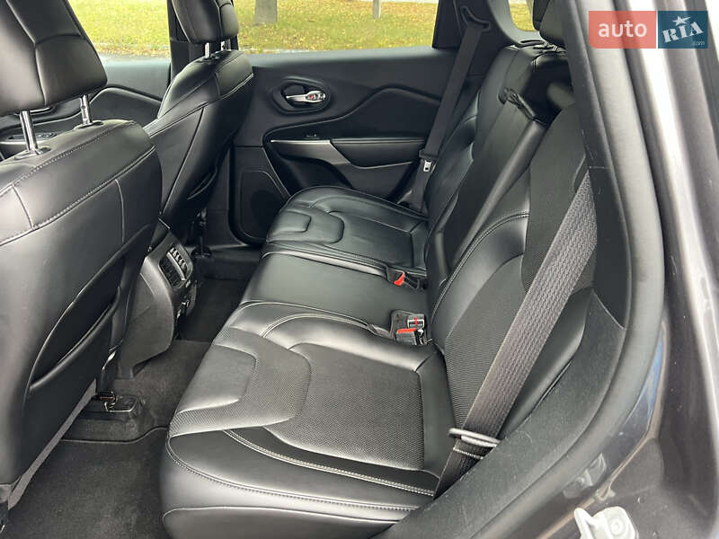 Внедорожник / Кроссовер Jeep Cherokee 2019 в Чернигове
