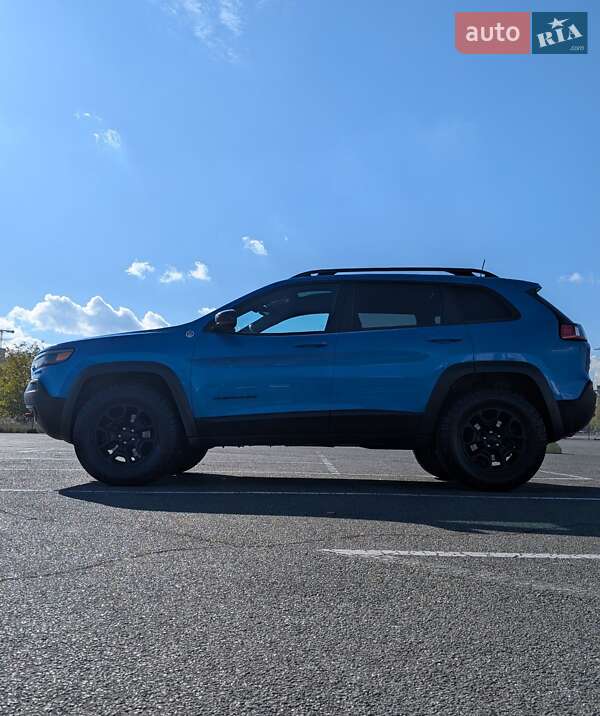 Позашляховик / Кросовер Jeep Cherokee 2018 в  фото Позашляховик / Кросовер Jeep Cherokee 2018 в