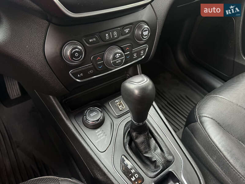 Внедорожник / Кроссовер Jeep Cherokee 2020 в Киеве