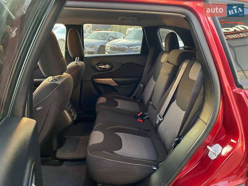 Позашляховик / Кросовер Jeep Cherokee 2016 в Львові
