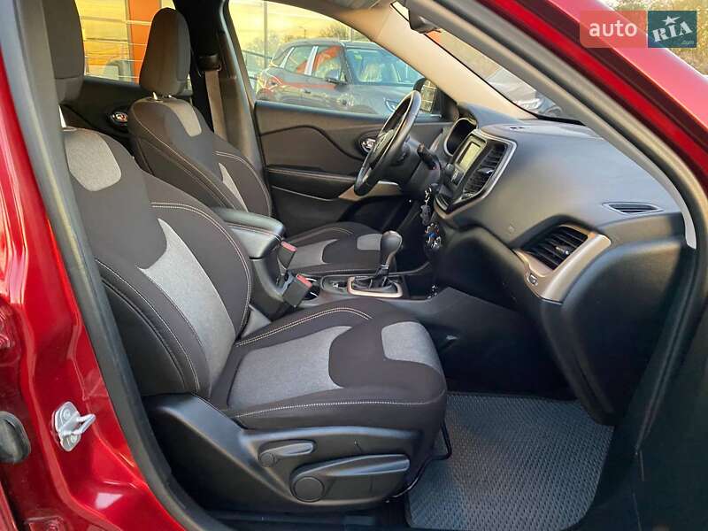 Позашляховик / Кросовер Jeep Cherokee 2016 в Львові