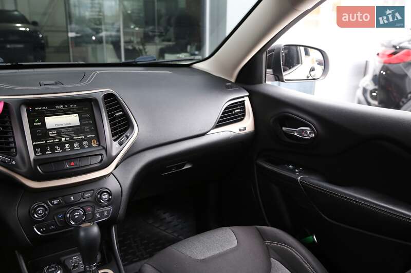 Внедорожник / Кроссовер Jeep Cherokee 2014 в Киеве