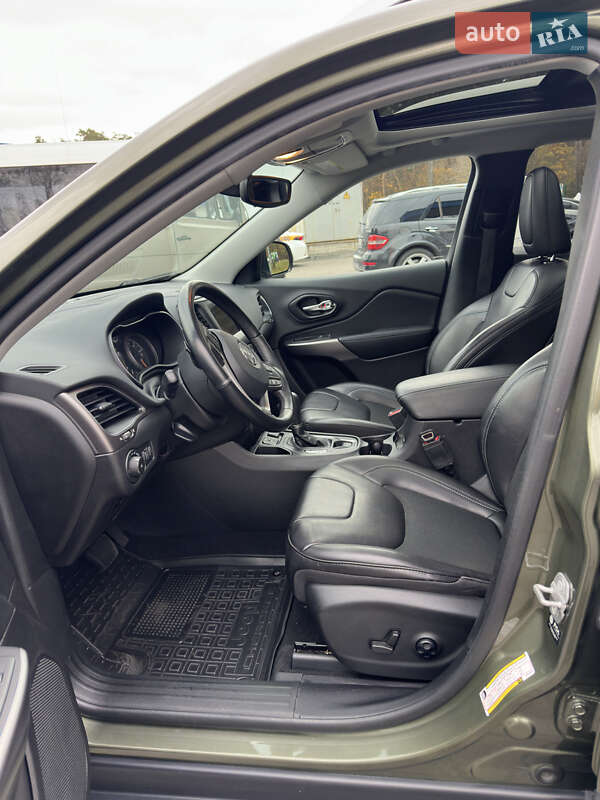 Позашляховик / Кросовер Jeep Cherokee 2021 в Києві