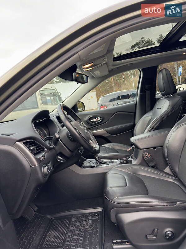 Позашляховик / Кросовер Jeep Cherokee 2021 в Києві