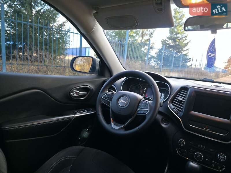 Внедорожник / Кроссовер Jeep Cherokee 2019 в Буче