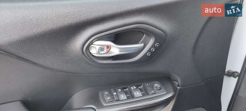 Внедорожник / Кроссовер Jeep Cherokee 2014 в Прилуках