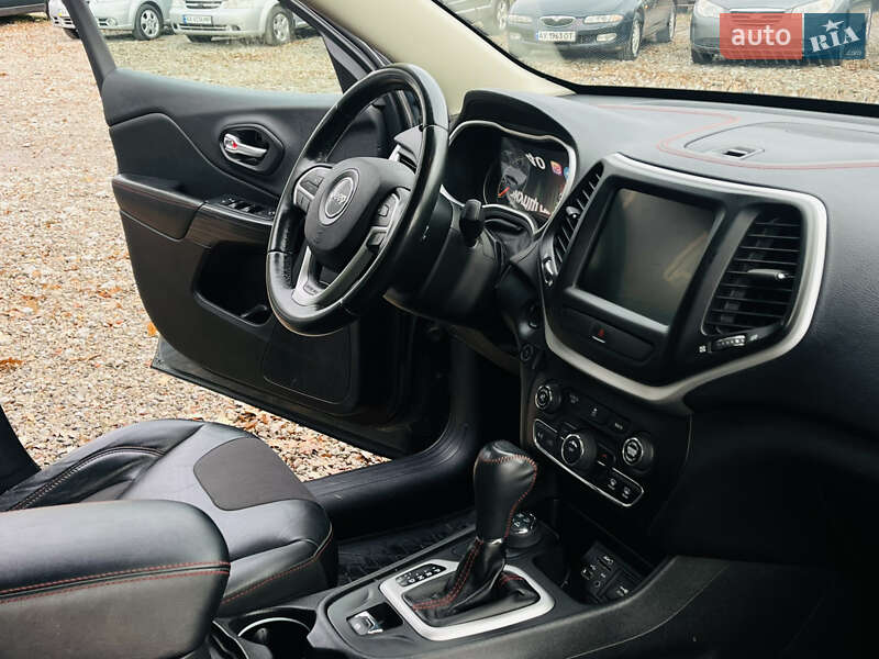 Внедорожник / Кроссовер Jeep Cherokee 2015 в Харькове