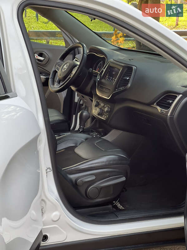 Внедорожник / Кроссовер Jeep Cherokee 2018 в Надворной фото 21 Внедорожник / Кроссовер Jeep Cherokee 2018 в Надворной