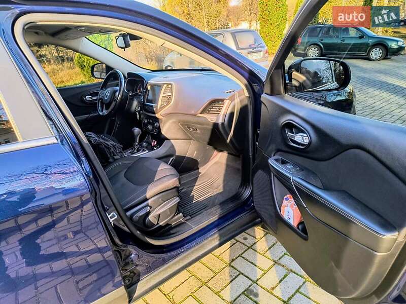 Внедорожник / Кроссовер Jeep Cherokee 2015 в Прилуках