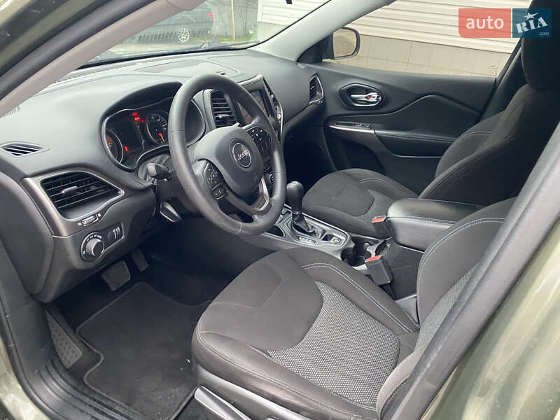 Внедорожник / Кроссовер Jeep Cherokee 2020 в Киеве