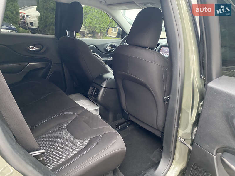 Внедорожник / Кроссовер Jeep Cherokee 2020 в Киеве