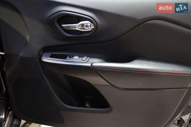 Внедорожник / Кроссовер Jeep Cherokee 2019 в Луцке