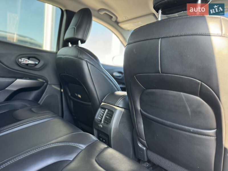 Внедорожник / Кроссовер Jeep Cherokee 2019 в Киеве фото 36 Внедорожник / Кроссовер Jeep Cherokee 2019 в Киеве