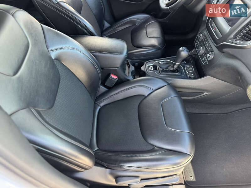 Внедорожник / Кроссовер Jeep Cherokee 2019 в Киеве фото 39 Внедорожник / Кроссовер Jeep Cherokee 2019 в Киеве