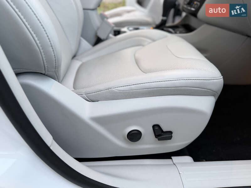 Внедорожник / Кроссовер Jeep Cherokee 2023 в Каменец-Подольском