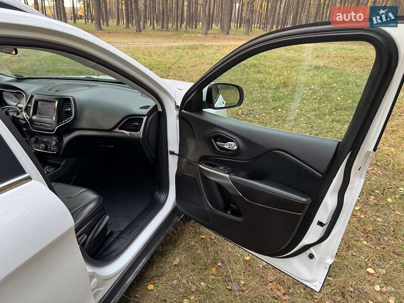 Внедорожник / Кроссовер Jeep Cherokee 2019 в Чернигове