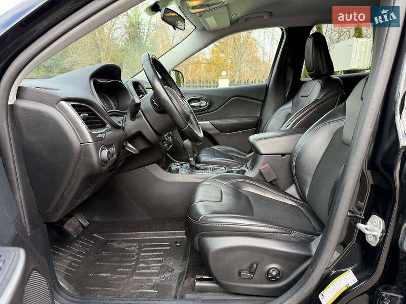 Внедорожник / Кроссовер Jeep Cherokee 2018 в Киеве