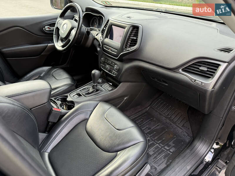 Внедорожник / Кроссовер Jeep Cherokee 2018 в Киеве