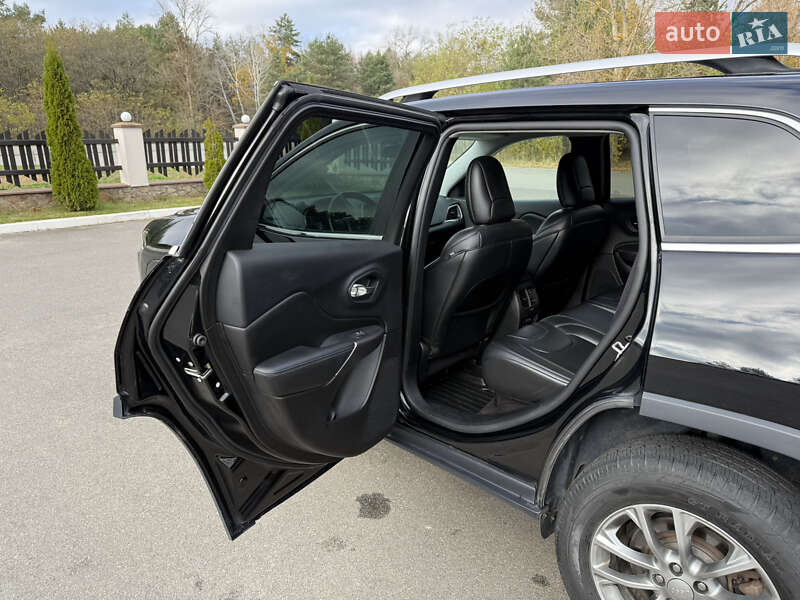 Внедорожник / Кроссовер Jeep Cherokee 2018 в Киеве
