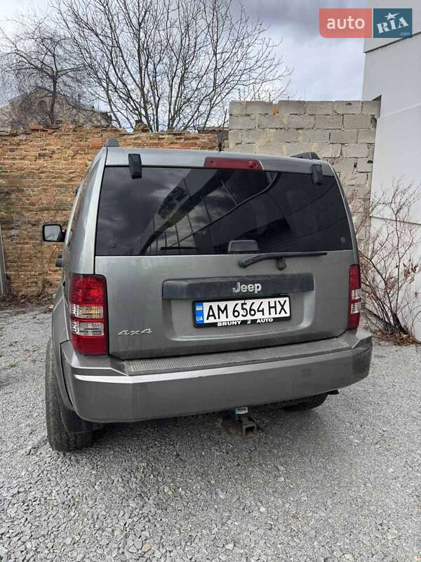 Внедорожник / Кроссовер Jeep Cherokee 2011 в Чернигове