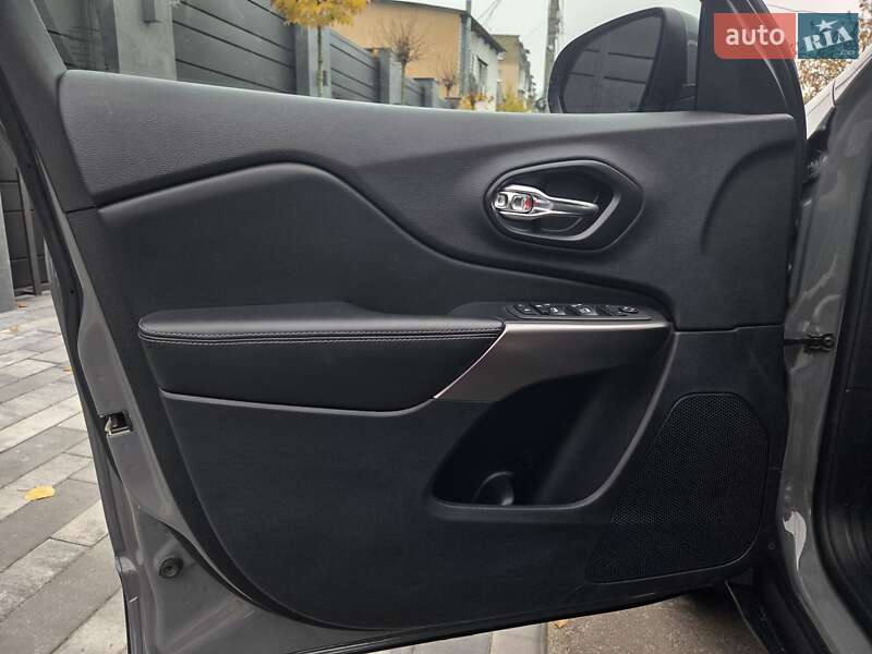 Позашляховик / Кросовер Jeep Cherokee 2021 в Києві фото 15 Позашляховик / Кросовер Jeep Cherokee 2021 в Києві