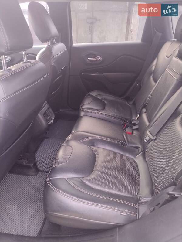 Внедорожник / Кроссовер Jeep Cherokee 2015 в Киеве фото 7 Внедорожник / Кроссовер Jeep Cherokee 2015 в Киеве