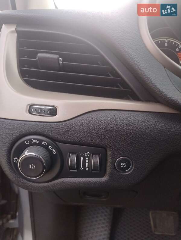 Внедорожник / Кроссовер Jeep Cherokee 2015 в Киеве фото 12 Внедорожник / Кроссовер Jeep Cherokee 2015 в Киеве