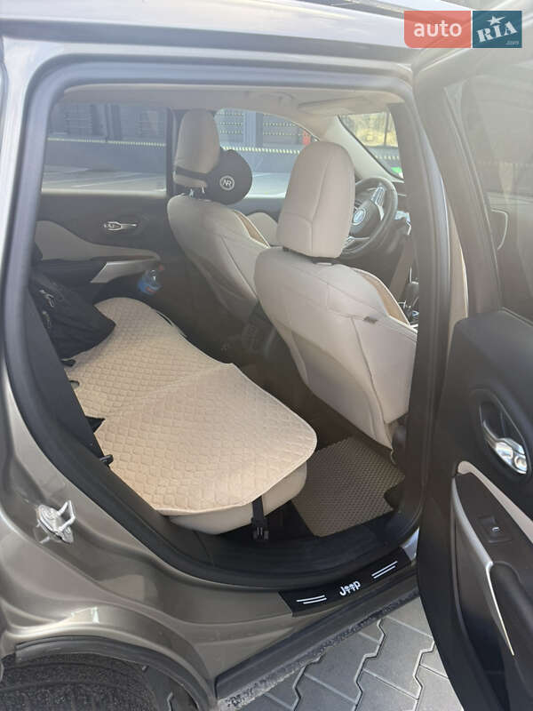 Позашляховик / Кросовер Jeep Cherokee 2017 в Житомирі