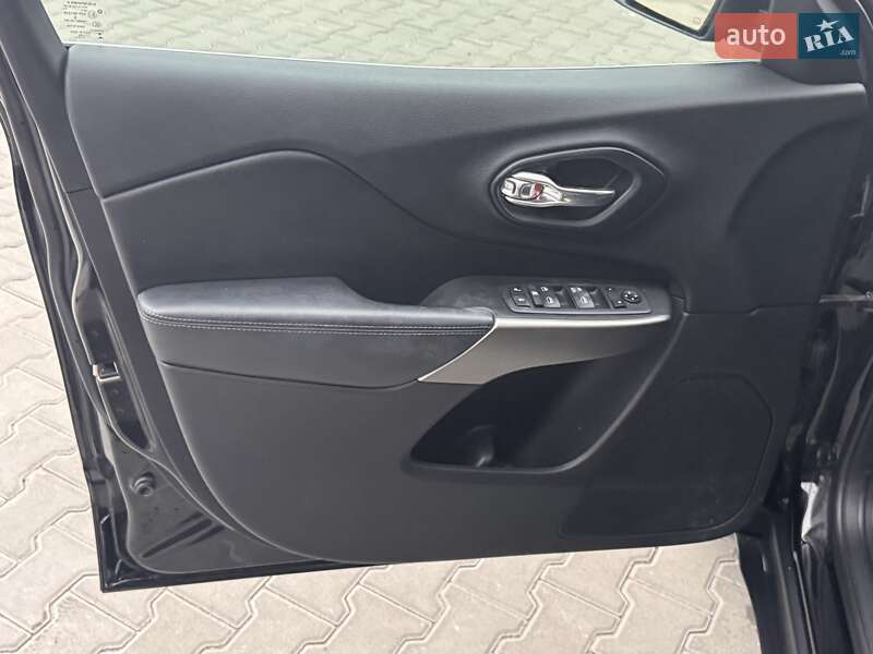 Внедорожник / Кроссовер Jeep Cherokee 2018 в Киеве