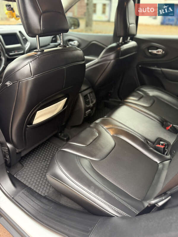 Внедорожник / Кроссовер Jeep Cherokee 2019 в Киеве