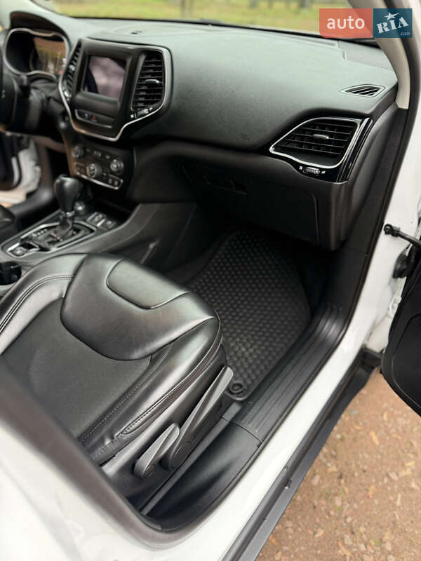 Внедорожник / Кроссовер Jeep Cherokee 2019 в Киеве