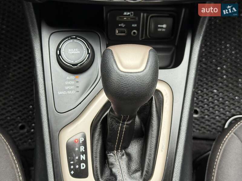 Внедорожник / Кроссовер Jeep Cherokee 2016 в Борисполе