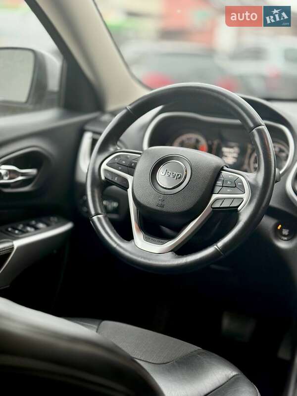 Внедорожник / Кроссовер Jeep Cherokee 2017 в Харькове