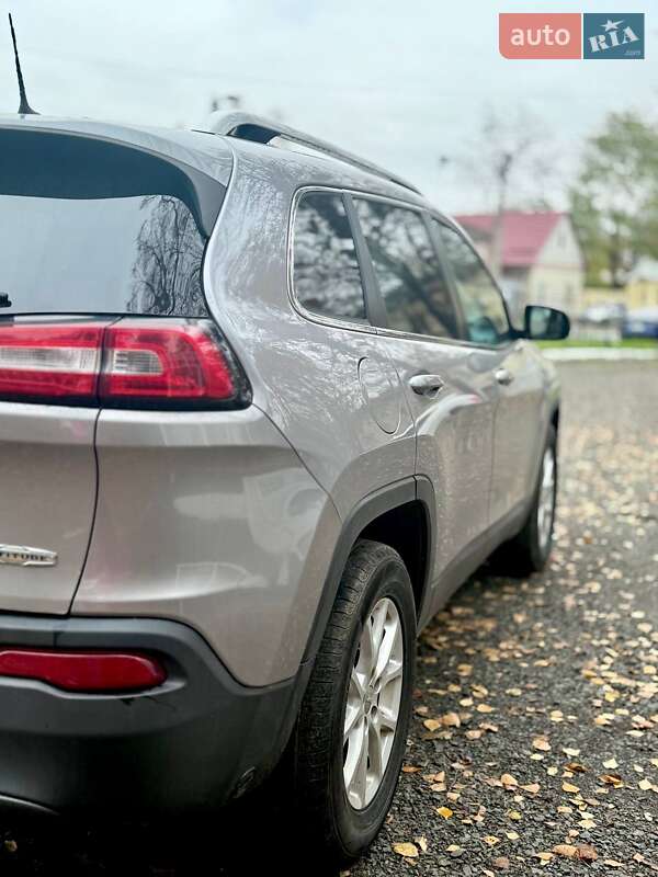 Внедорожник / Кроссовер Jeep Cherokee 2017 в Харькове