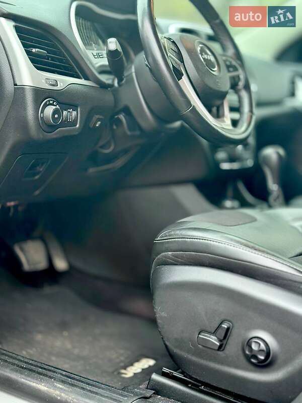 Внедорожник / Кроссовер Jeep Cherokee 2017 в Харькове