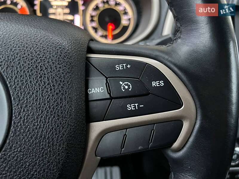 Внедорожник / Кроссовер Jeep Cherokee 2016 в Хмельницком