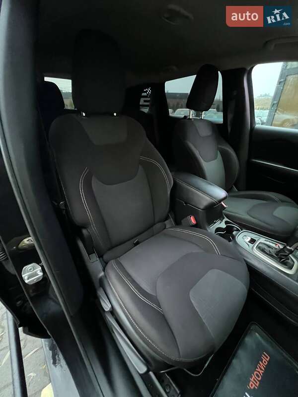 Внедорожник / Кроссовер Jeep Cherokee 2016 в Хмельницком