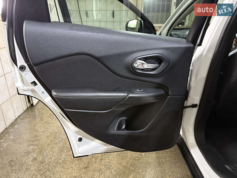 Внедорожник / Кроссовер Jeep Cherokee 2015 в Попельне фото 12 Внедорожник / Кроссовер Jeep Cherokee 2015 в Попельне