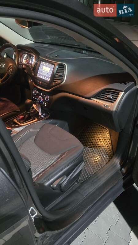 Внедорожник / Кроссовер Jeep Cherokee 2016 в Ирпене