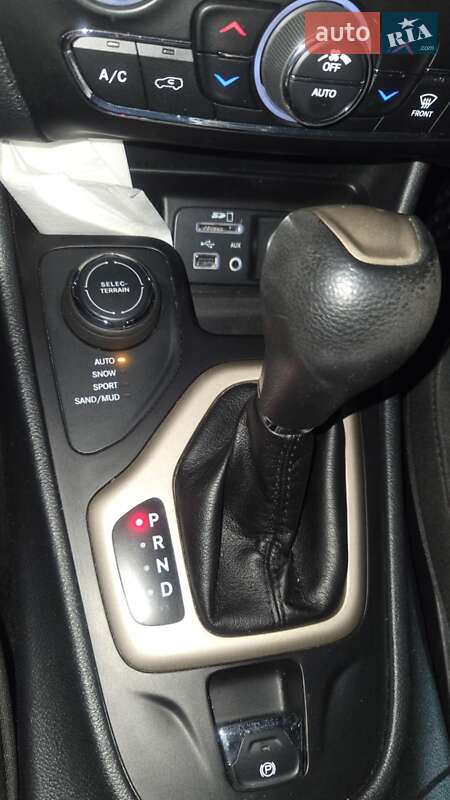 Внедорожник / Кроссовер Jeep Cherokee 2016 в Ирпене