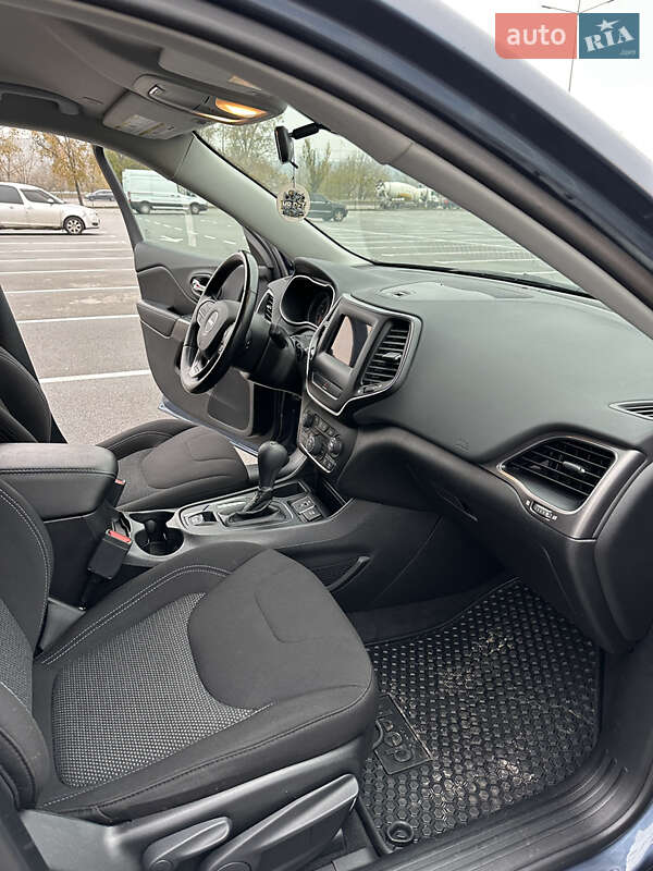 Внедорожник / Кроссовер Jeep Cherokee 2020 в Киеве