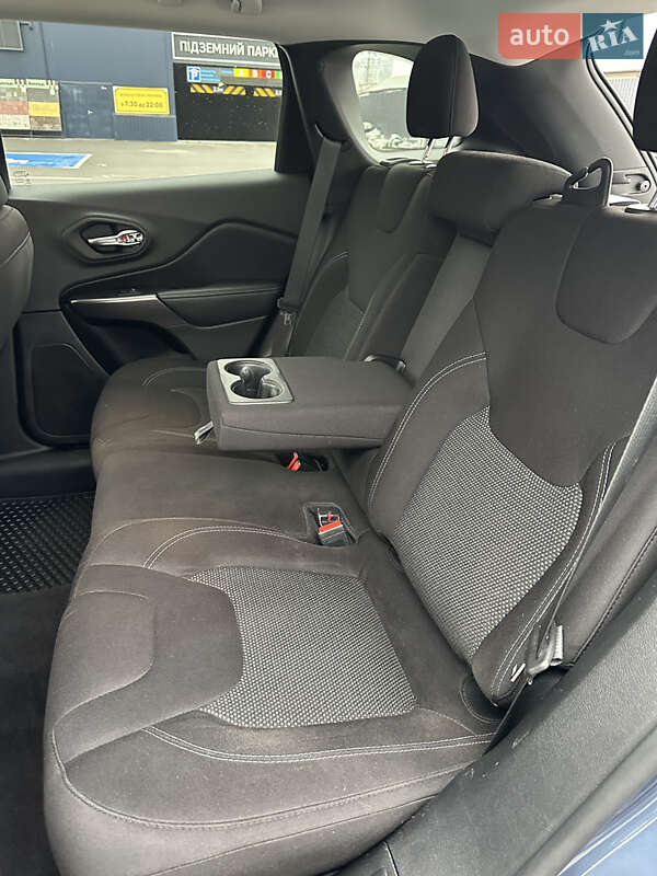 Внедорожник / Кроссовер Jeep Cherokee 2020 в Киеве