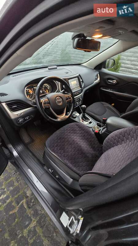 Внедорожник / Кроссовер Jeep Cherokee 2016 в Ирпене